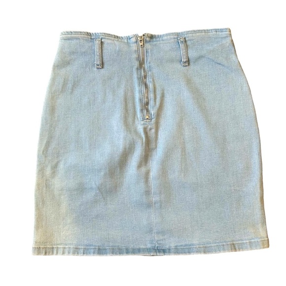 5/$25 Forever 21 light blue stretch denim mini skirt labeled medium - Picture 5 of 7